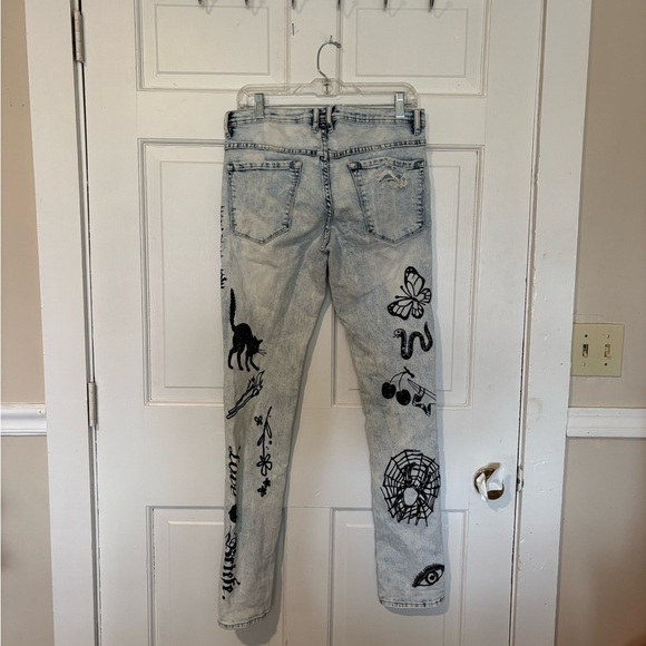 Rogue Graphic Jeans - Picture 2 of 3